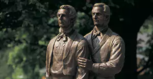 An Image of a statue of Hyrum and Joseph Smith Jr. 