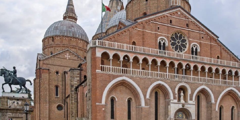 Basilica of Saint Anthony of Padua / joergens.mi, Wikimedia Commons / CC BY-SA 3.0